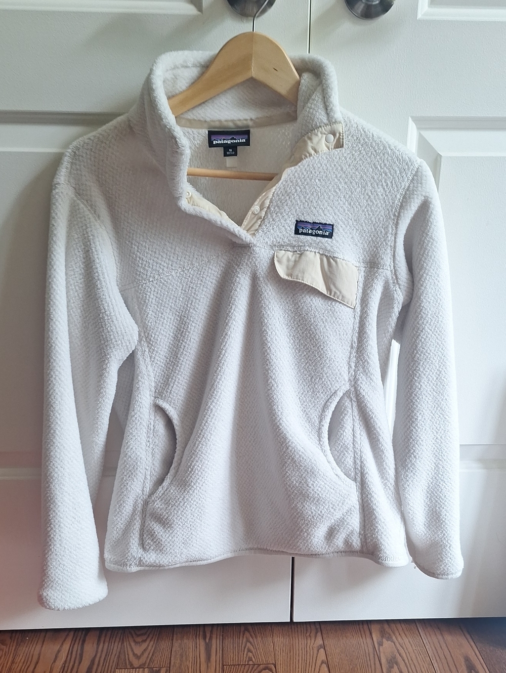 LIKE NEW Patagonia Medium White And Cream Re-Tool Snap T Fleece Sweater